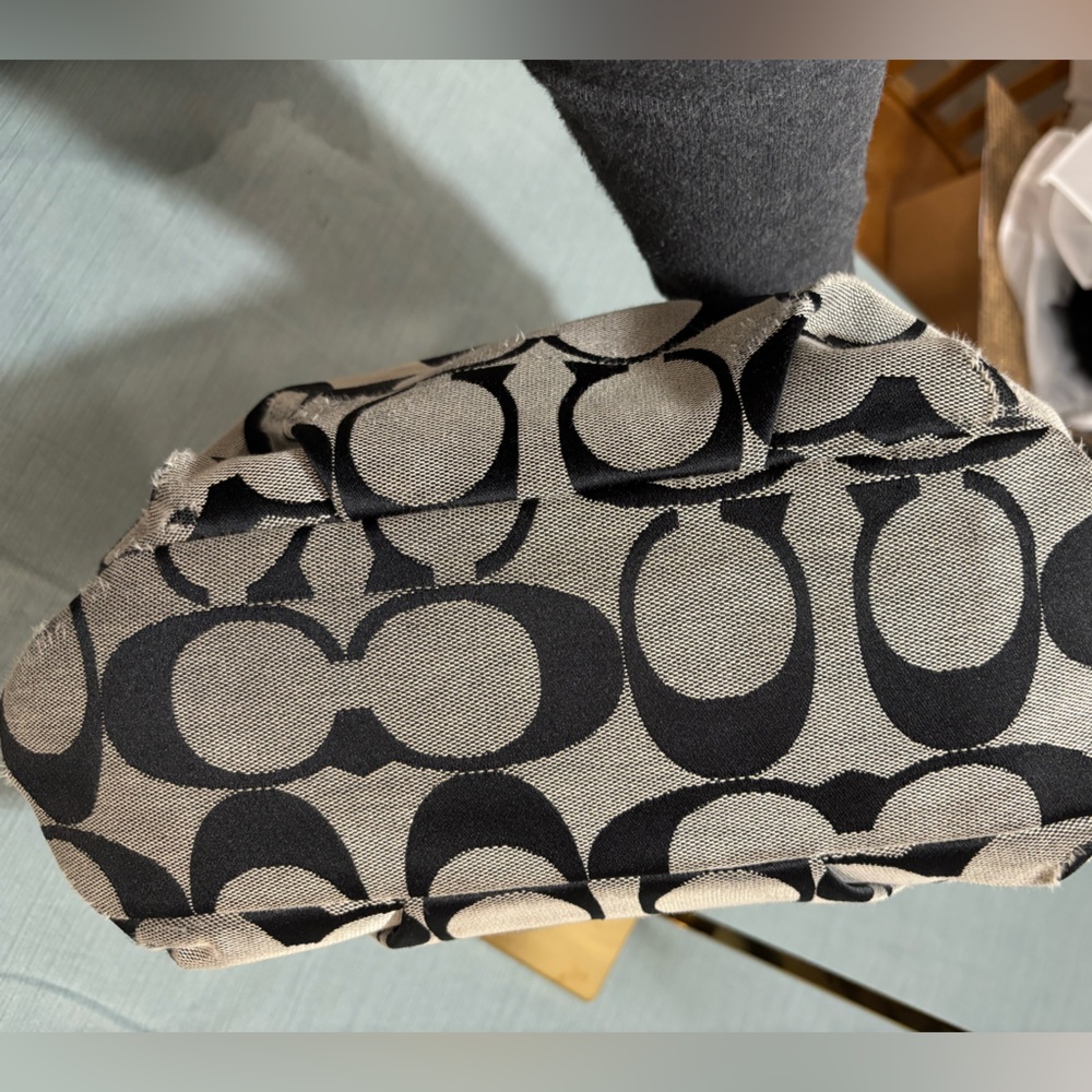 Coach F15067 Black and Gray Shoulder Bag Very Clean Inside - Picture 8 of 16